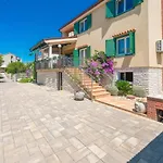 Lux Nina With Six Bedrooms, Private Pool By Adex Travel Vila *