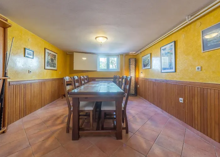 Willa Lux Nina With Six Bedrooms, Private Pool By Adex Travel