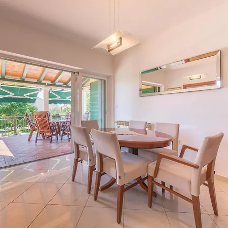 Lux Nina With Six Bedrooms, Private Pool By Adex Travel *