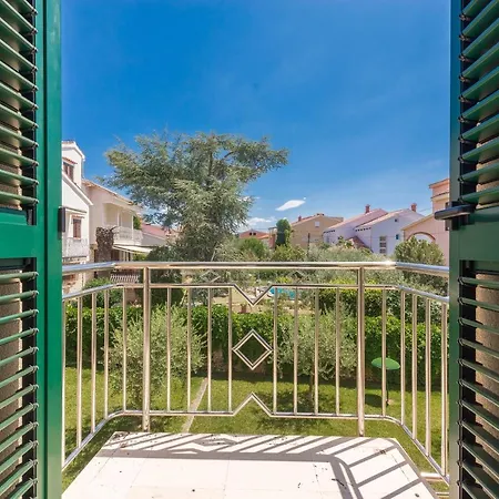Lux Nina With Six Bedrooms, Private Pool, Sauna Вилла