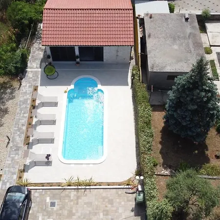 Lux Nina With Six Bedrooms, Private Pool By Adex Travel Vila