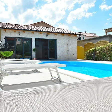 Lux Nina With Six Bedrooms, Private Pool By Adex Travel